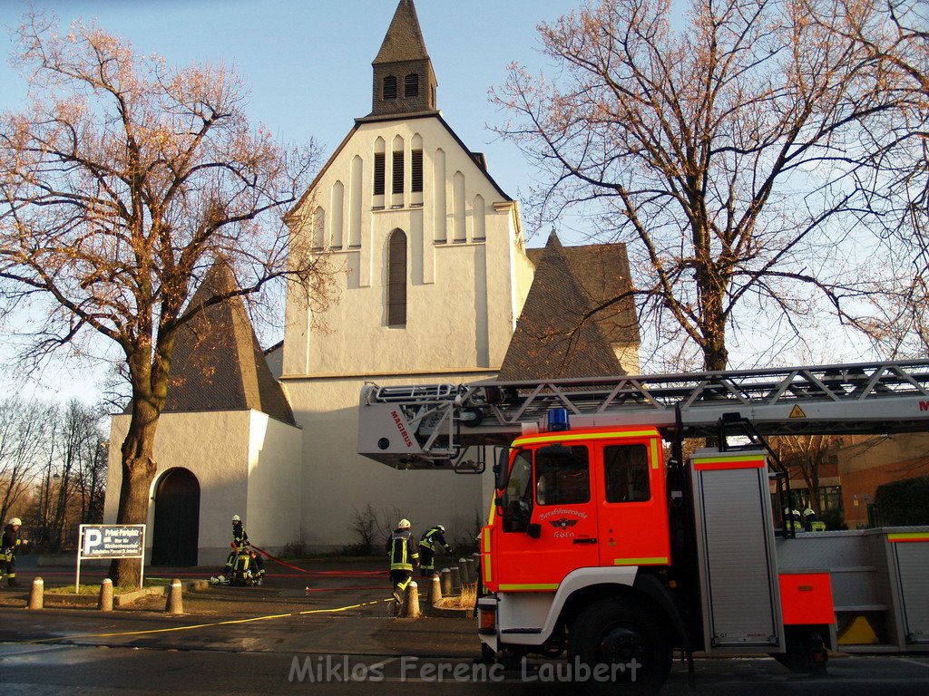 Brand in Kirche Koeln Muelheim Tiefenthalstr   P41.JPG